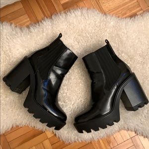 😎 Zara chunky platform patent boots 😎